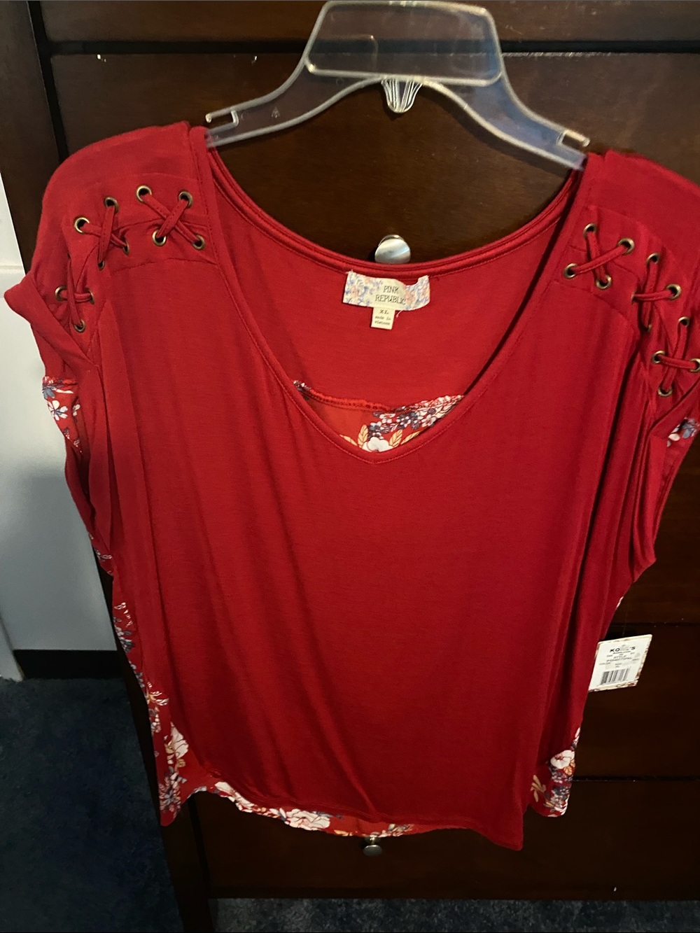 Kohl's Red Lace-Up Shoulder Floral Trim Short Sleeve Top